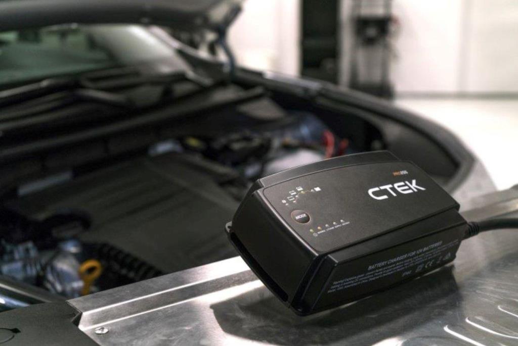 Chargeur de batterie de voiture ((de 6 à 12 V, et câbles)) CTEK ref. 40-194