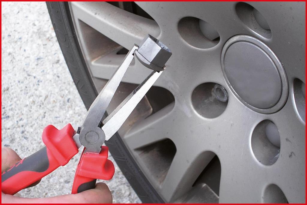 Pince pour cache écrou de roue KS TOOLS 150.2023
