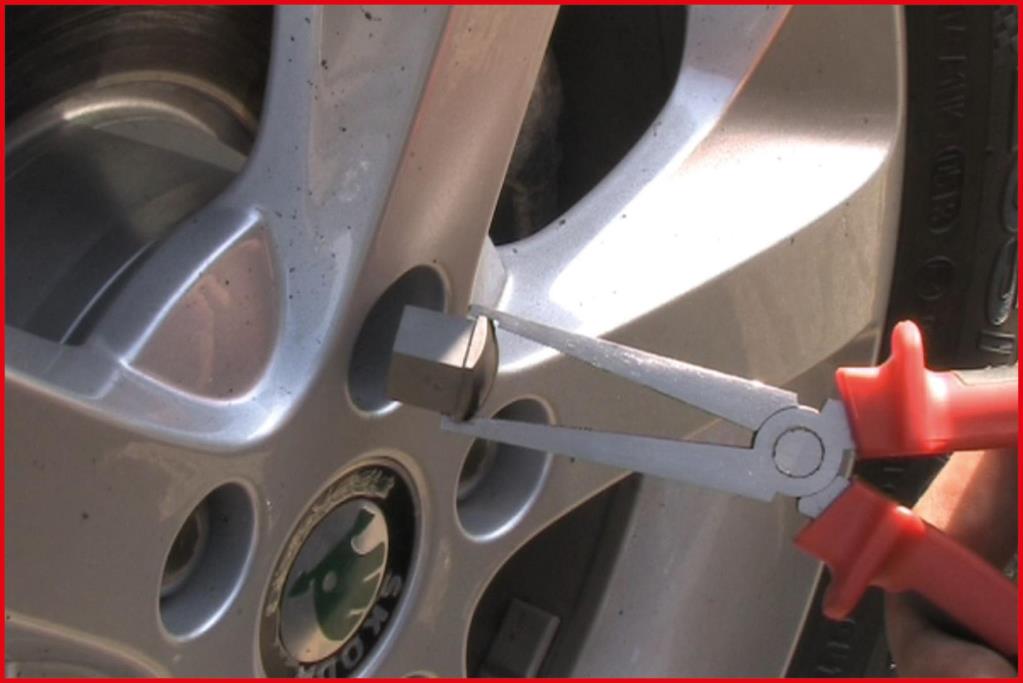 Pince pour cache écrou de roue KS TOOLS 150.2023