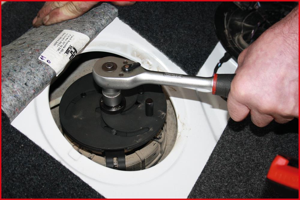 Clé à griffe pour puits de jauge réservoir KS TOOLS ref. 150.9388