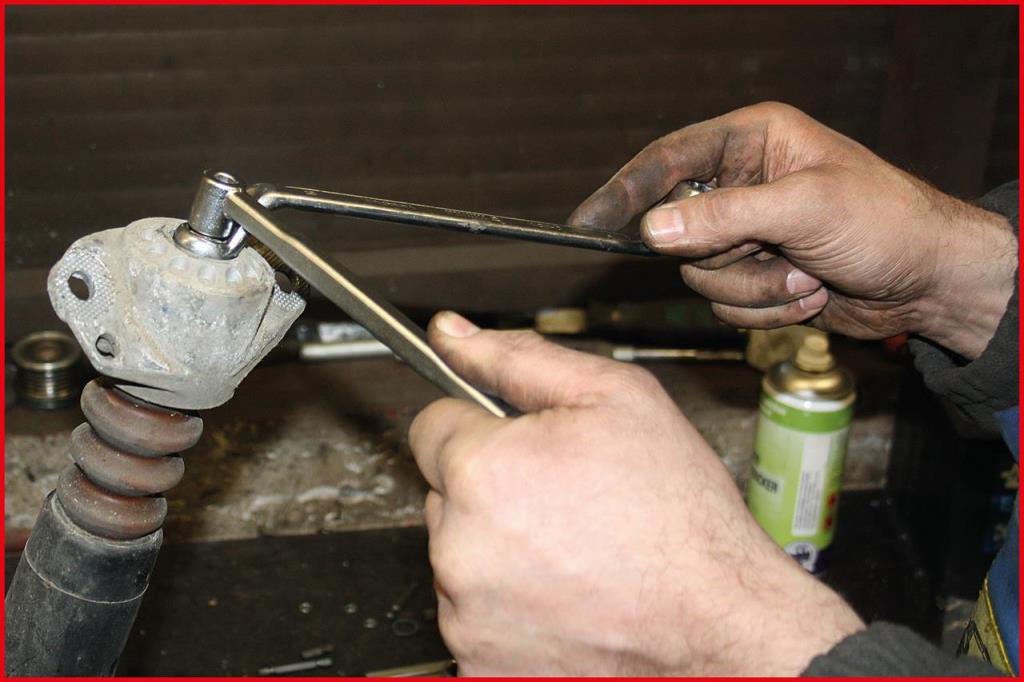Douille et embout amortisseur KS TOOLS ref. 150.9476